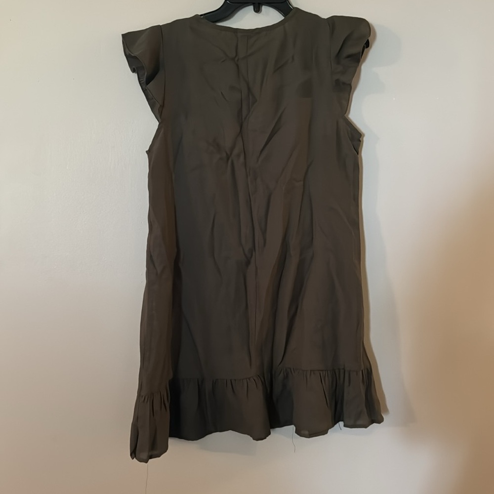 Green medium dress. - Picture 2 of 2